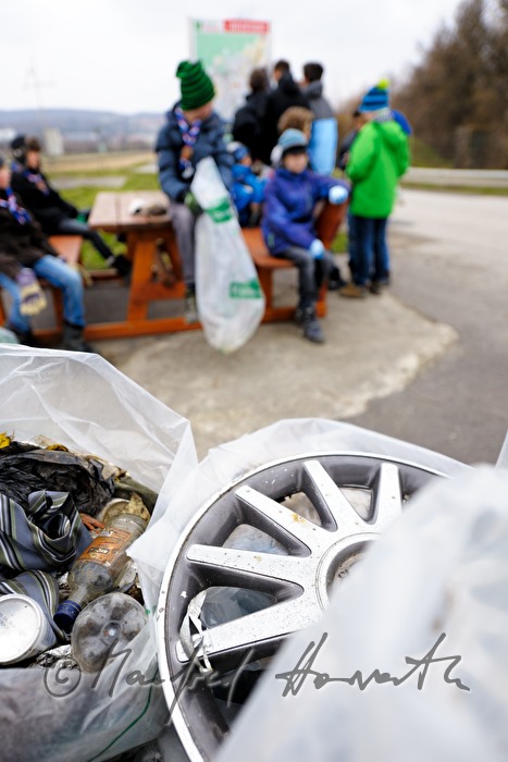 children collecting rubbish at the environment day