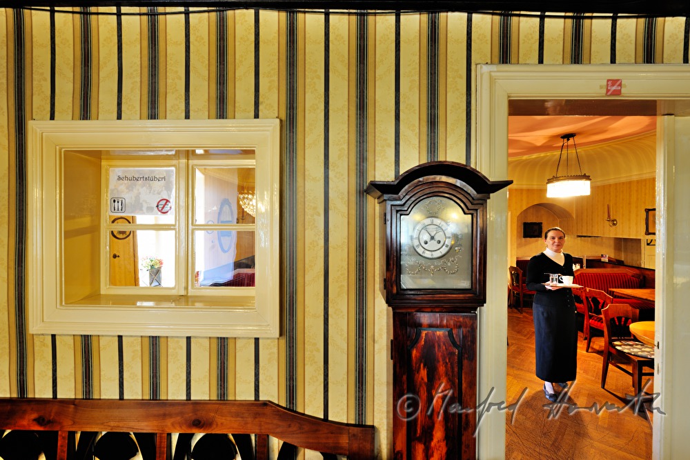 waitress serves coffee in the Cafe Blumensträussl