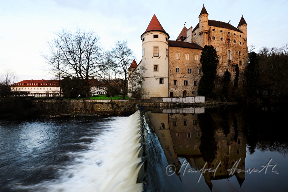 Castle Schwertberg and the river Aist