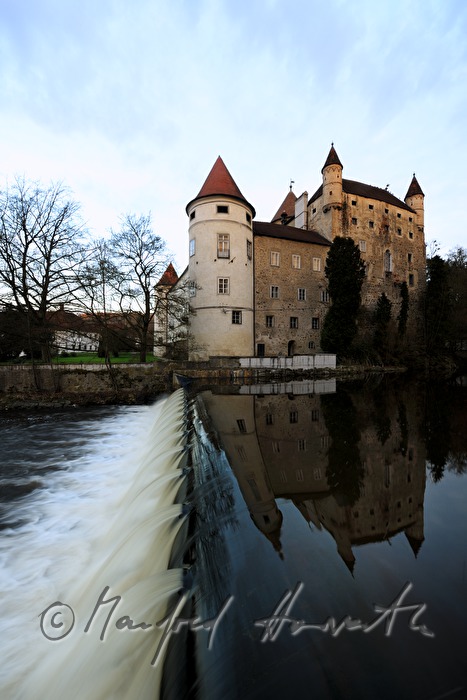 Castle Schwertberg and the river Aist