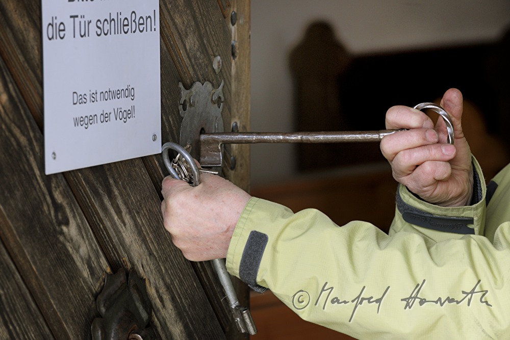 vicar closing the door of the succursal church from the year 1122