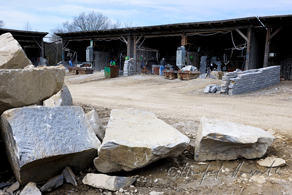 splitting of granite rocks for making cobblestones