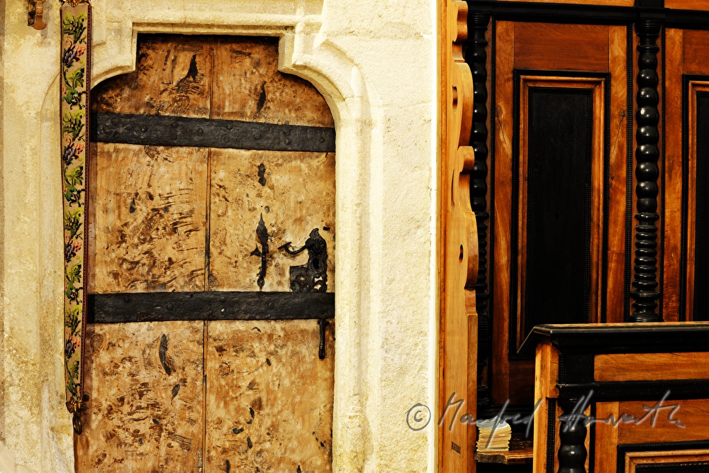 door with bell leading to the sacristy