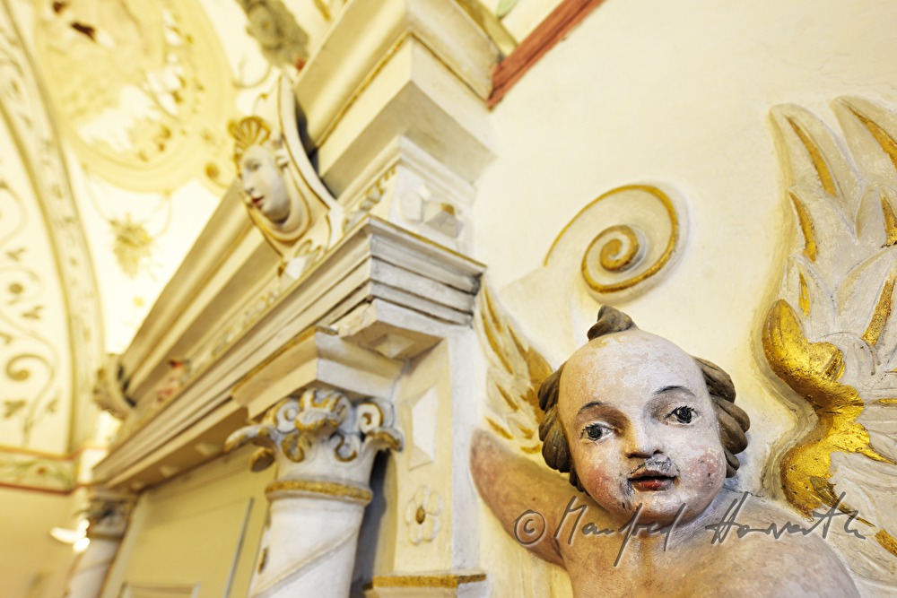 detail of the stuccoed ceiling