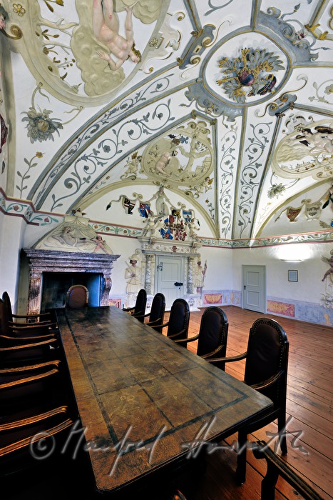 detail of the stuccoed ceiling