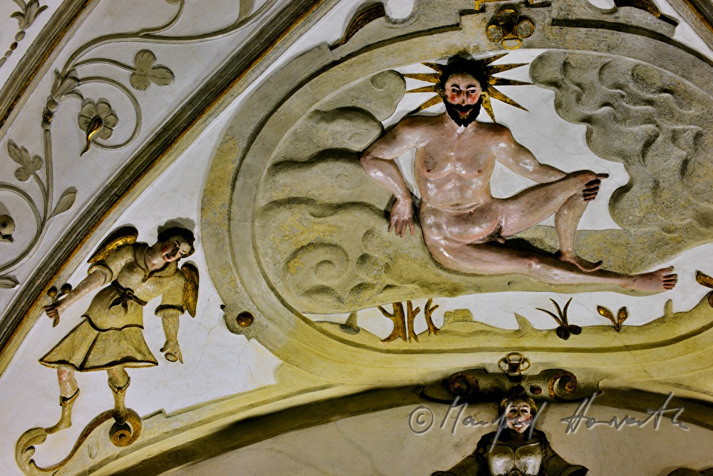 detail of the stuccoed ceiling