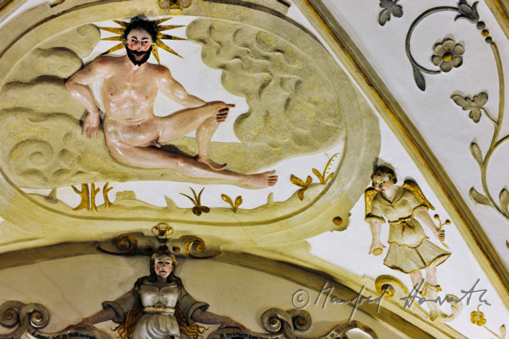 detail of the stuccoed ceiling