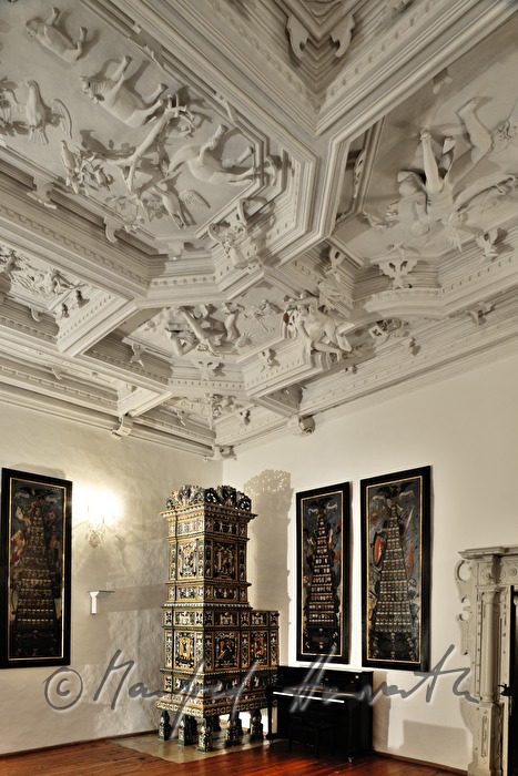 ancestor hall (Ahnensaal) with stuccoed ceiling