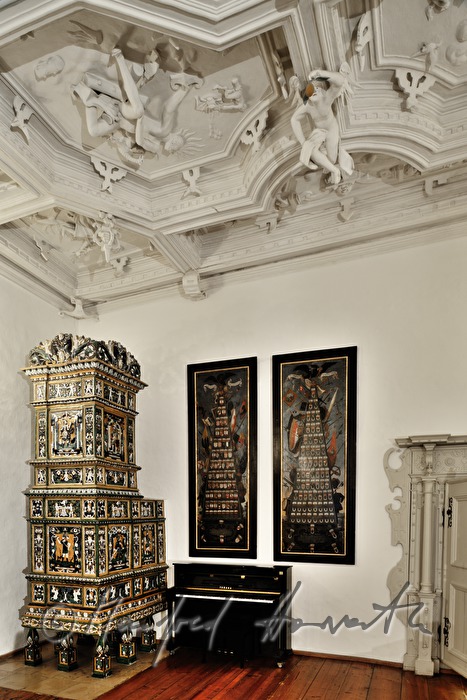 ancestor hall (Ahnensaal) with stuccoed ceiling