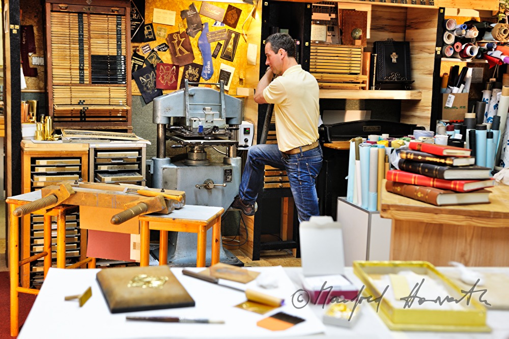 bookbinder Mr. Gstettenhofer at the embossing machine