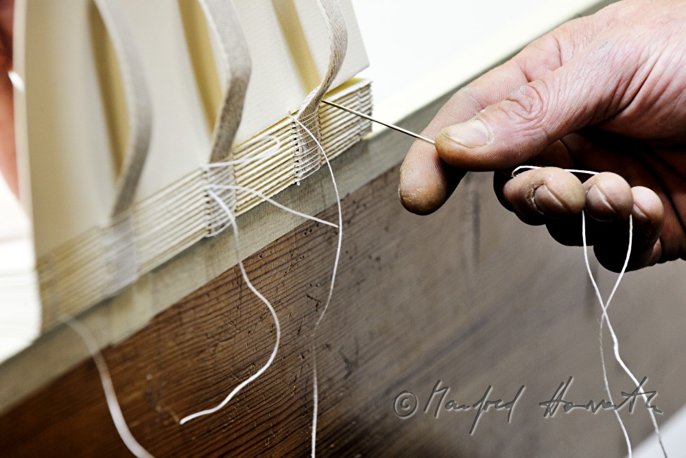 inching of the sewing of a handbound book