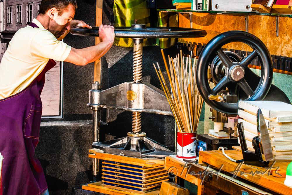 bookbinder Ernst Gstettenhofer squeezes books