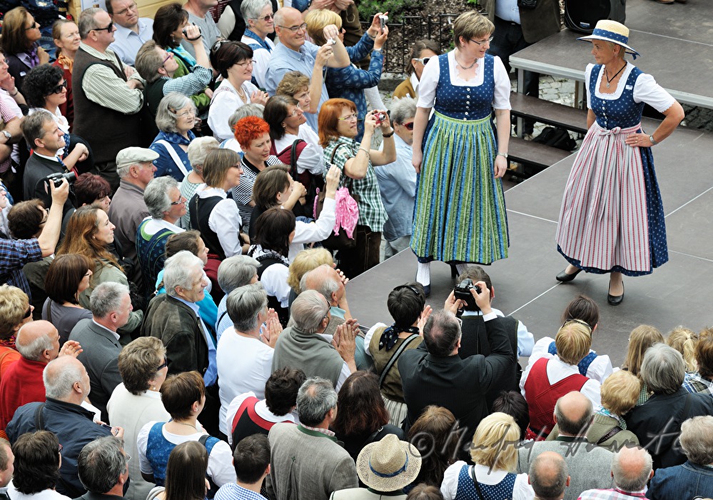 fashionshow and visitors of the Blueprint Market