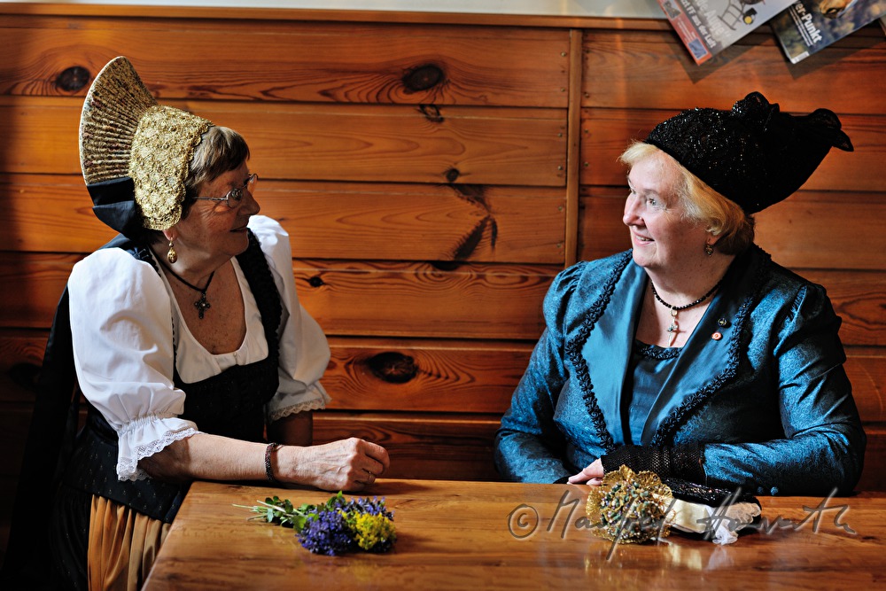 women in traditional dresses and Goldhauben