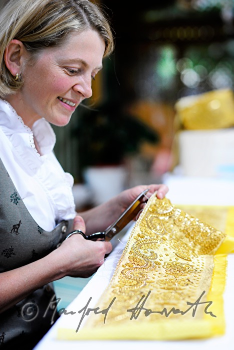 woman making her own Goldhaube