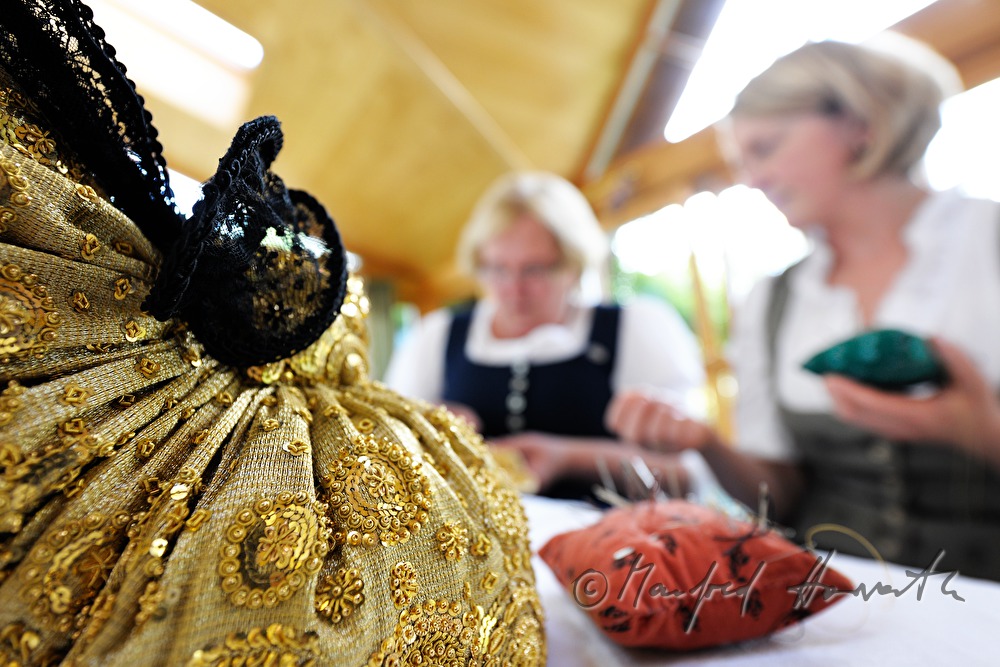 woman making her own Goldhaube