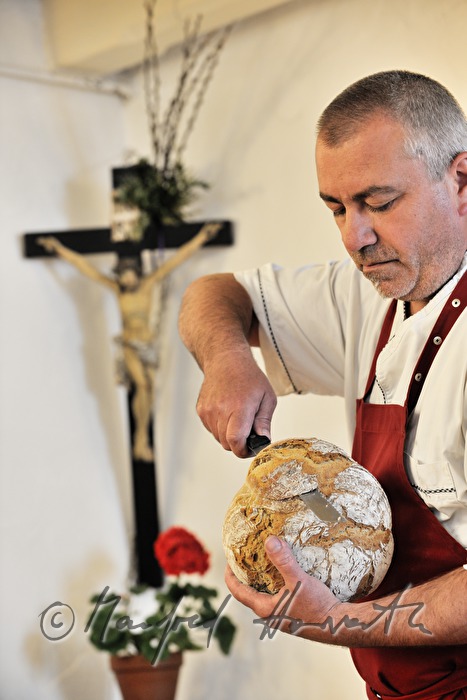cutting of homebaked bread
