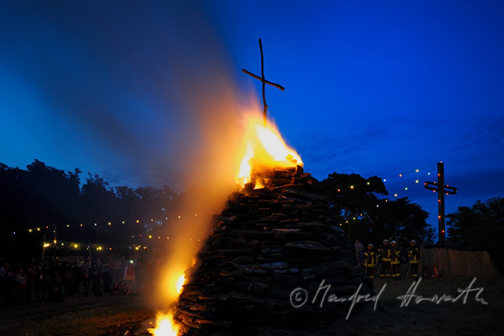 burning the stake at the Midsummer Festival