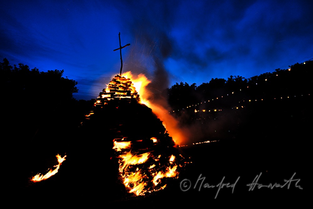 burning the stake at the Midsummer Festival