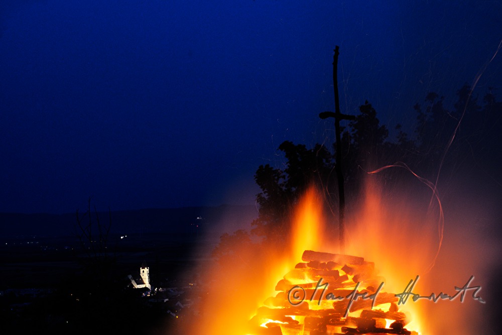 burning the stake at the Midsummer Festival