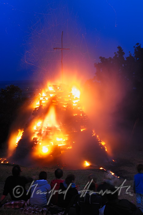 burning the stake at the Midsummer Festival