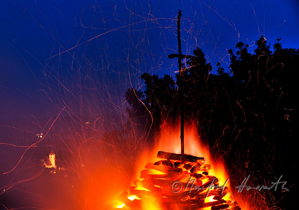 burning the stake at the Midsummer Festival