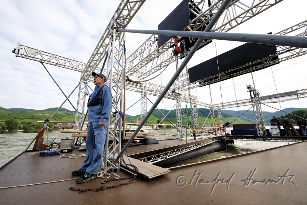 worker of the hydroelectric power plant 