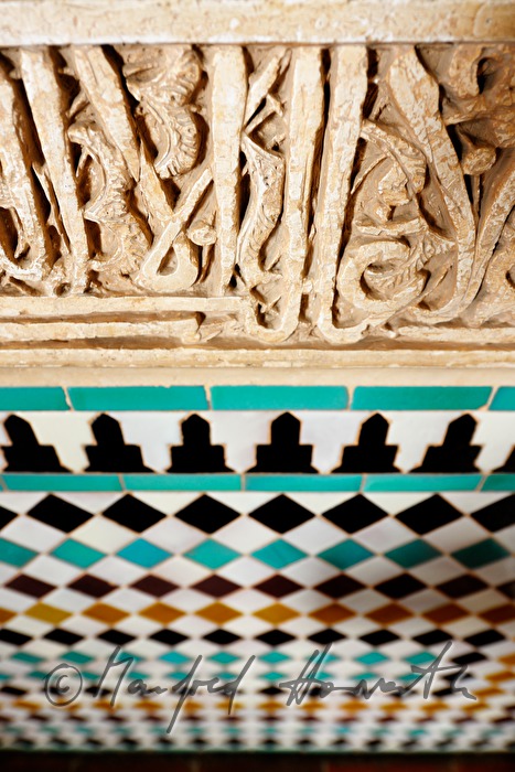 mosaic and detail of the script of the wall of the Mexuar Hall
