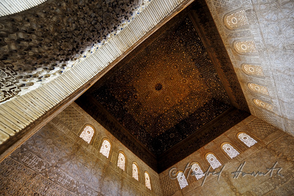 detail of the script of the wall of the Mexuar Hall