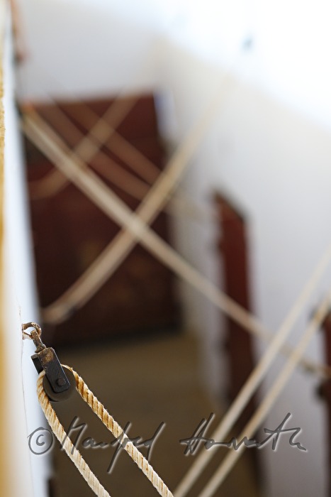 ropes of the doors in the boxes of the barn
