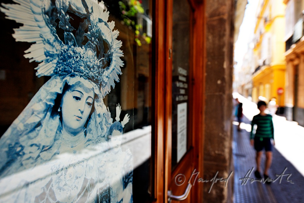 display window of a shop near the Catedral