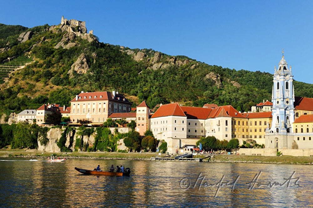 Burgruine Dürnstein and view to the Danube