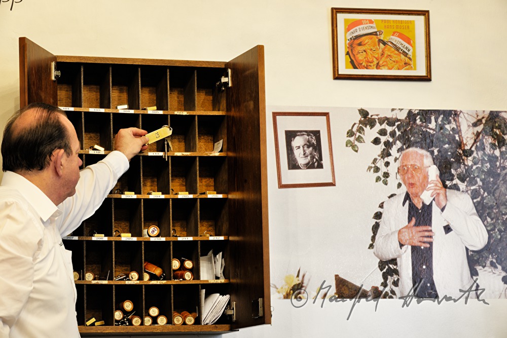 reception of Hotel Mariandl and keys