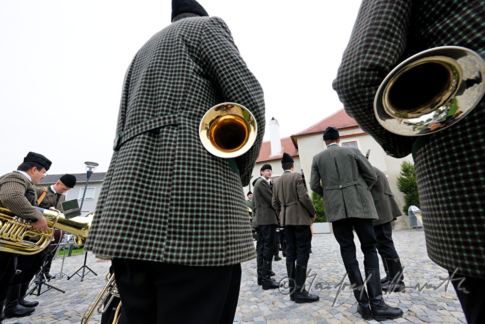folk music band rehearsing before the concert
