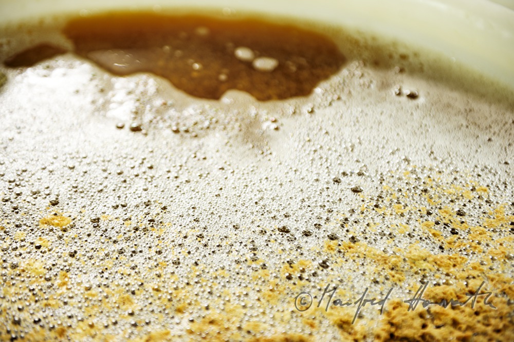 foam on the barrel with freshly squeezes pear juce