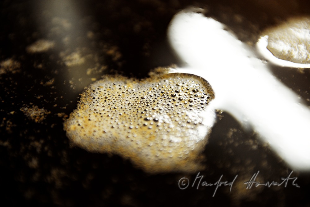 foam on the barrel with freshly squeezes pear juce