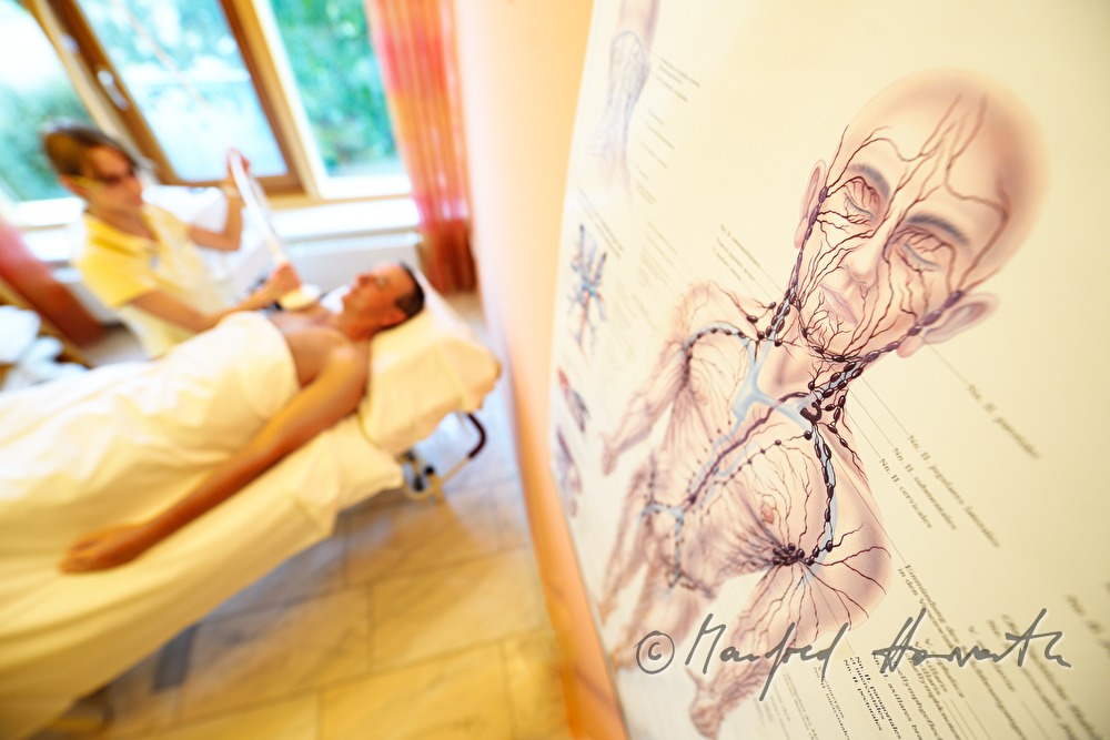hotel guest in a therapy with lymphatic drainage
