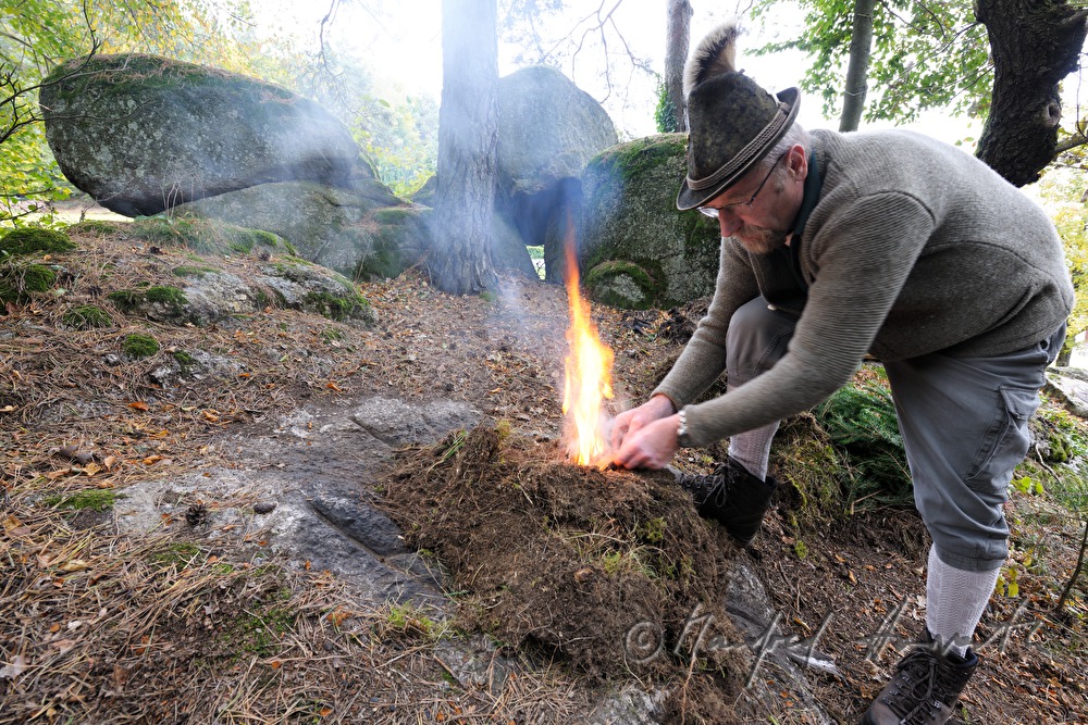stone for making bitumen oil out of candlewood pine