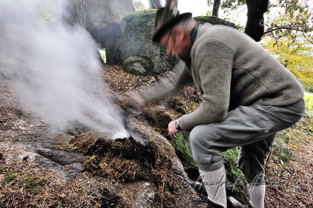 stone for making bitumen oil out of candlewood pine