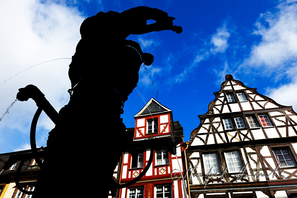 framework houses and Martin Fountain