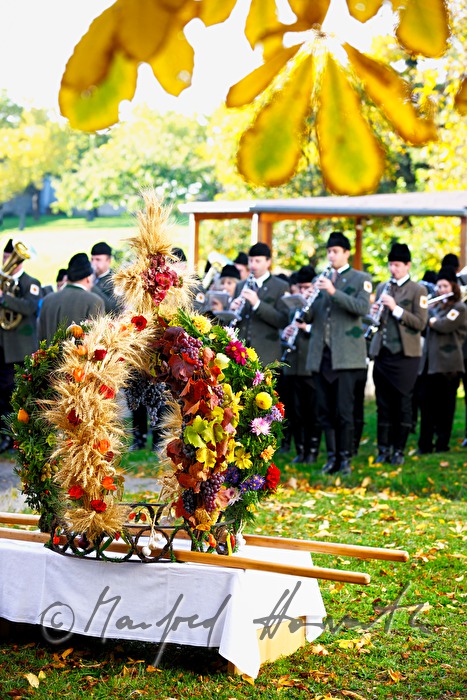 thanksgiving crown and brass band on Thanksgiving Day