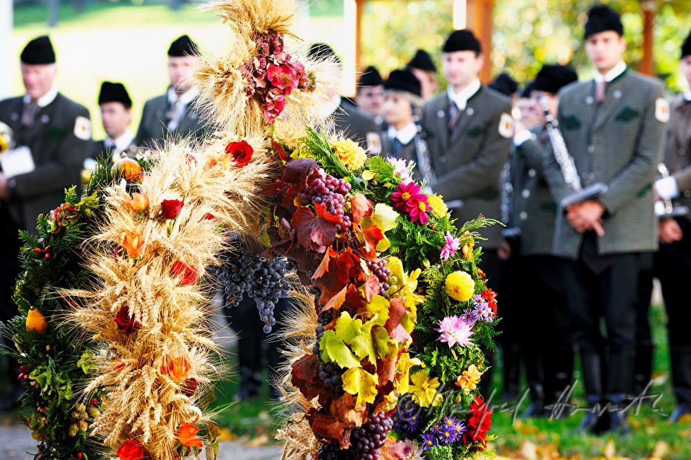 thanksgiving crown and brass band on Thanksgiving Day