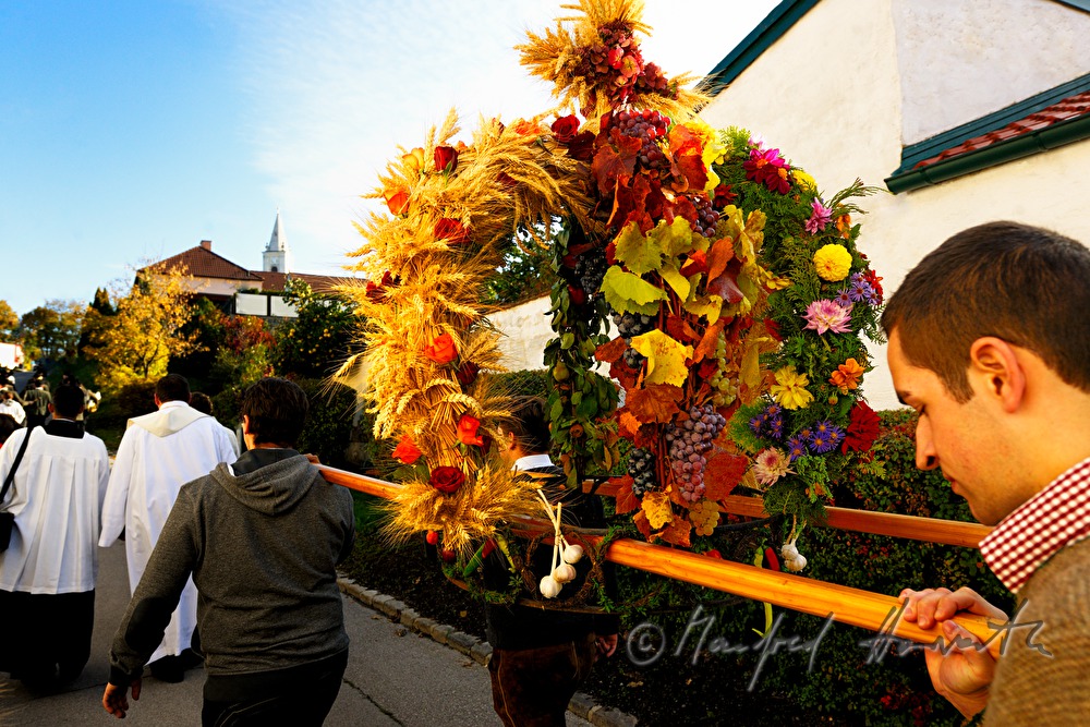 parade with thanksgiving crown on Thanksgiving Day