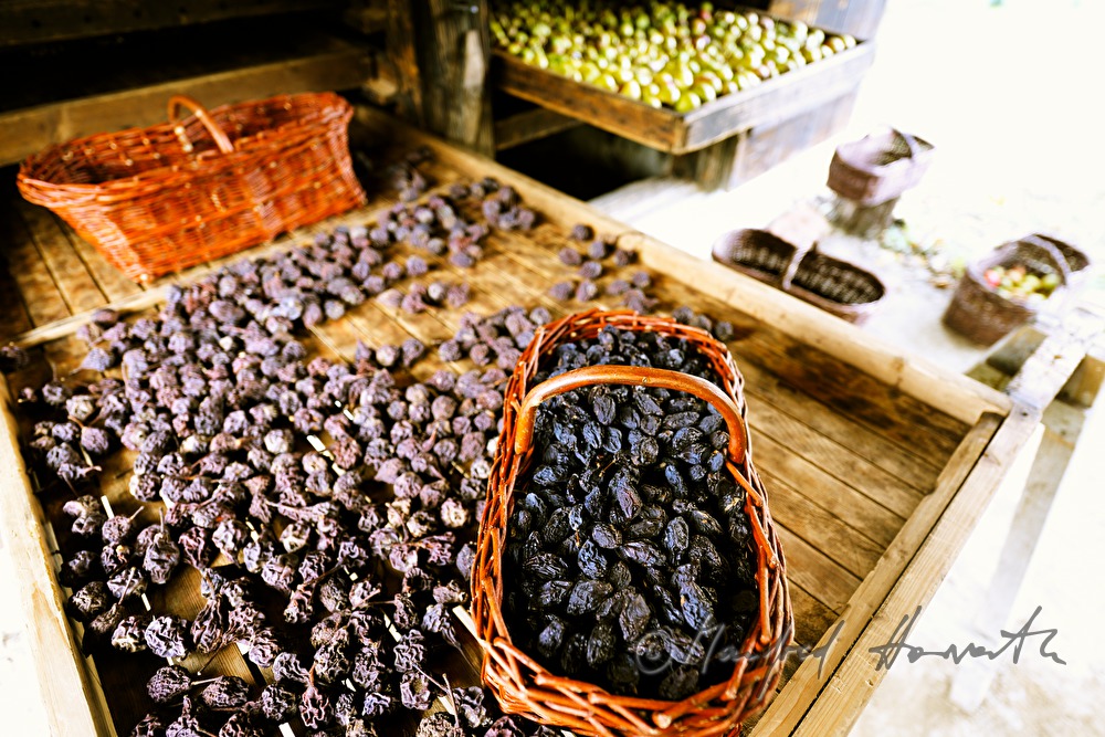 fresh dried pears (Kletzen) in the torrefication hut