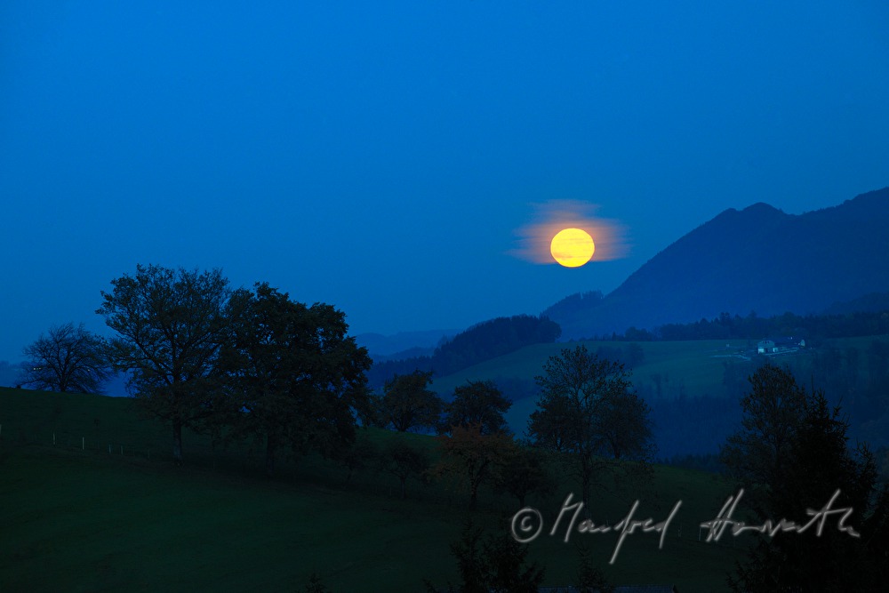 moonrise over the hills
