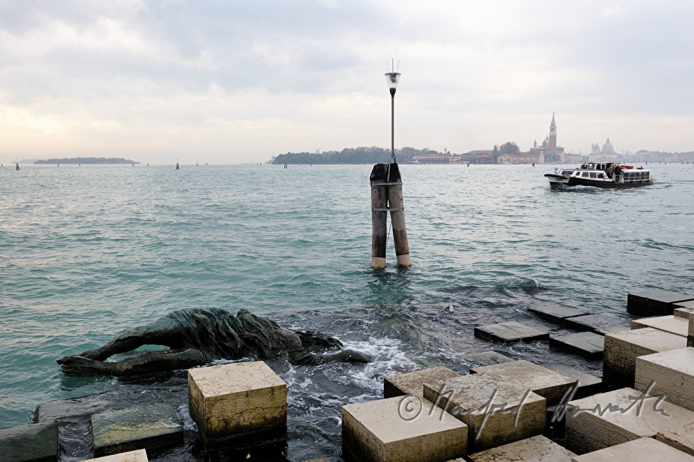 sculpture of a drowned man at 