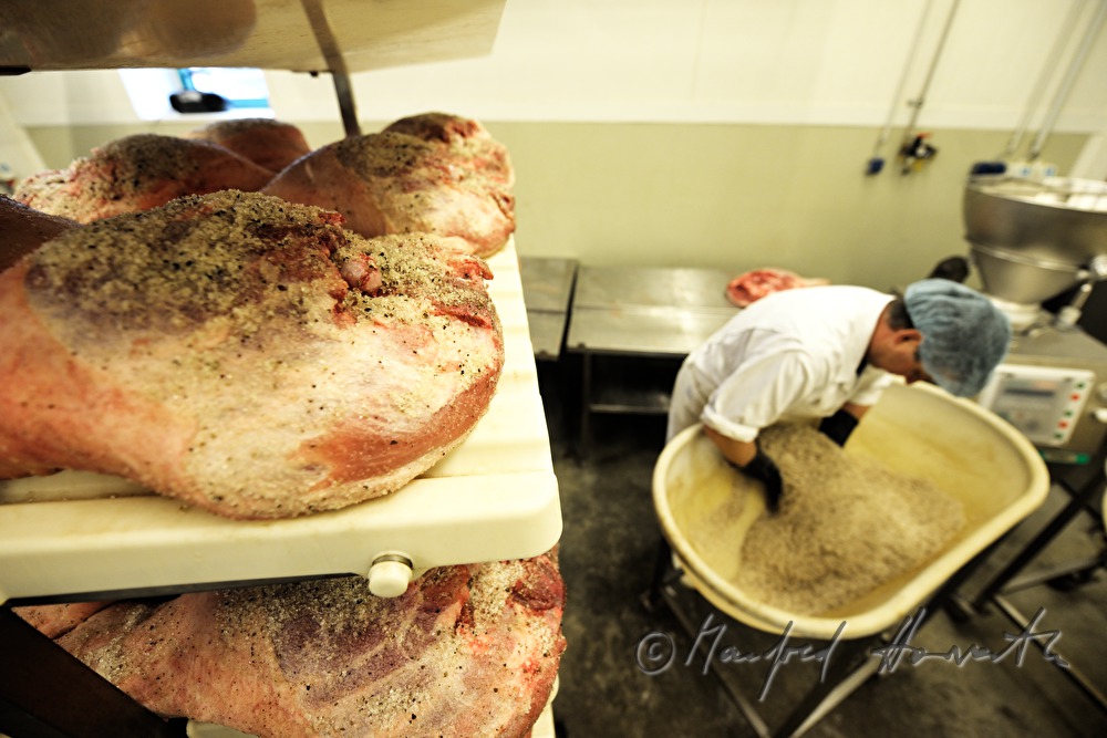 seasoning of ham with salt and spices