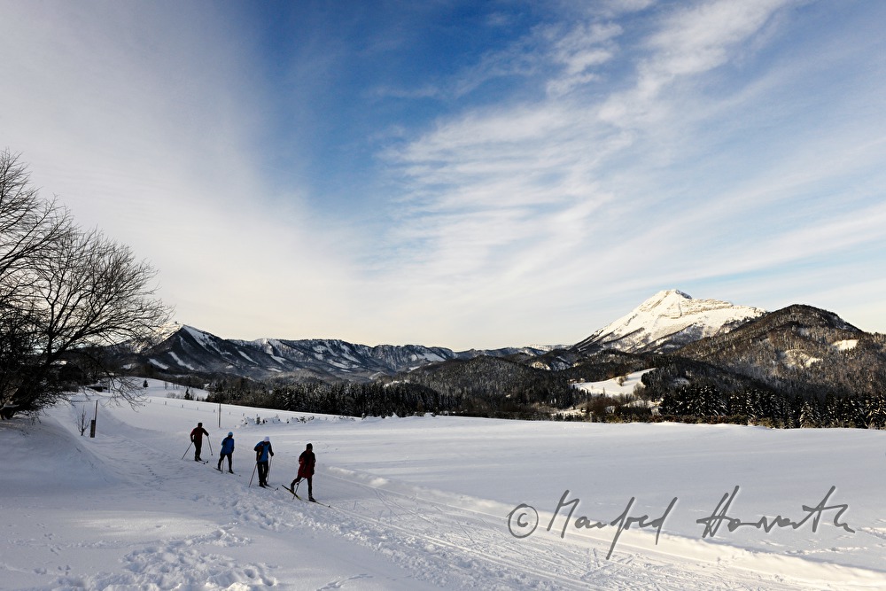 cross-country ski trail with view to the Oetscher