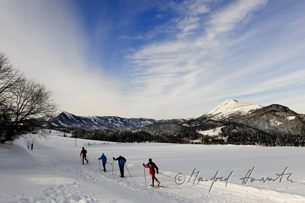 cross-country ski trail with view to the Oetscher
