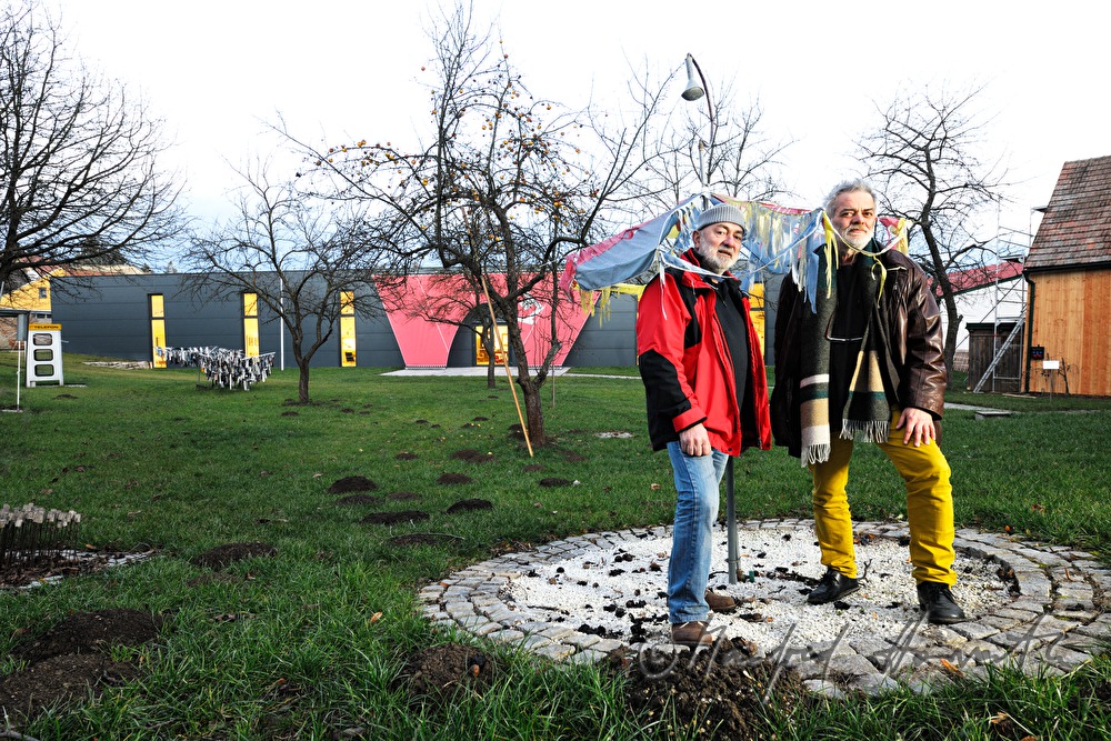 Gottfried Umschaid and Fritz Gall in front of the museum